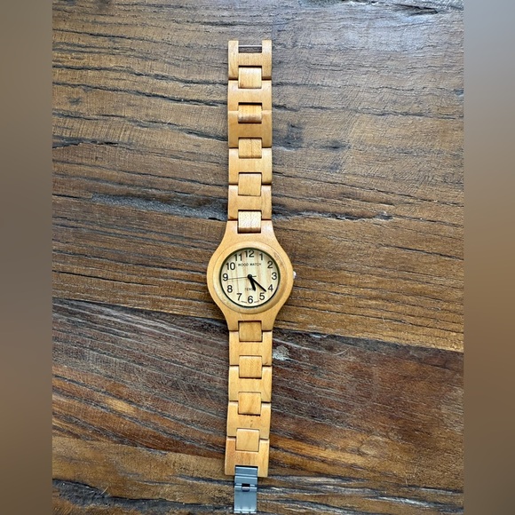 Tense unisex wood watch, light sustainable wood, 7.5 inches, made in Canada - Picture 13 of 13